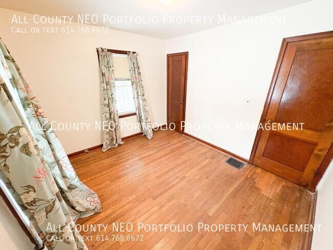 Building Photo - 1463 E Whittier St