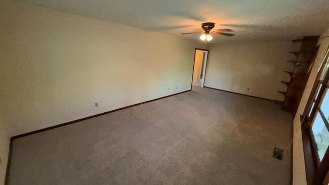 Building Photo - Antioch House - 2 bedrooms , 1.5 bathroom
