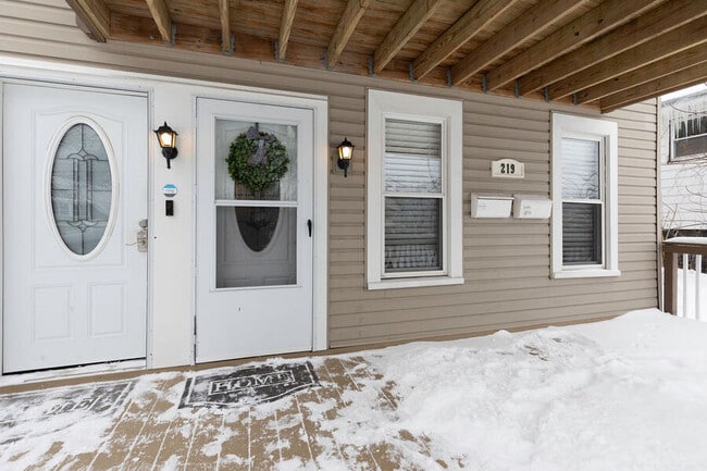 Building Photo - 219 Emerson Ave