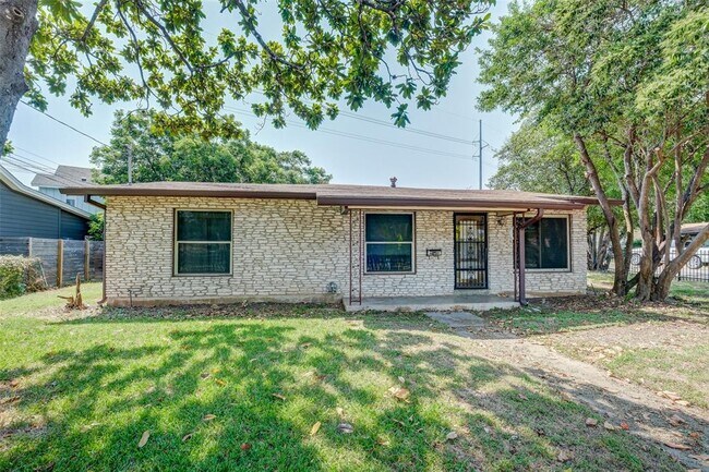 Building Photo - 1604 Springdale Rd