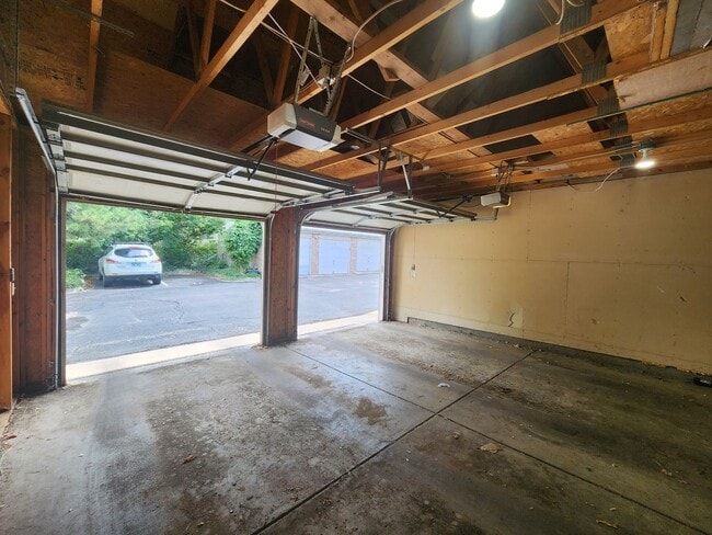 Building Photo - Stunning 3 Bedroom Townhome Tucked Away In...