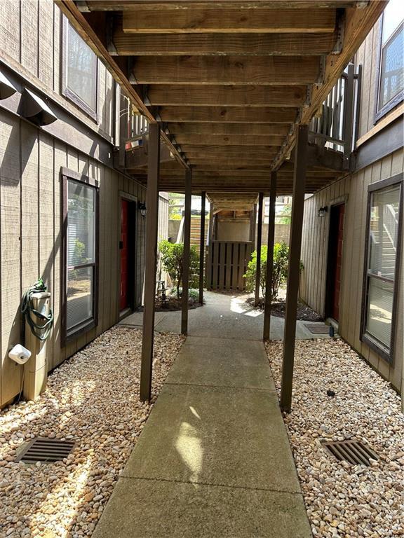 Building Photo - 303 River Run Dr