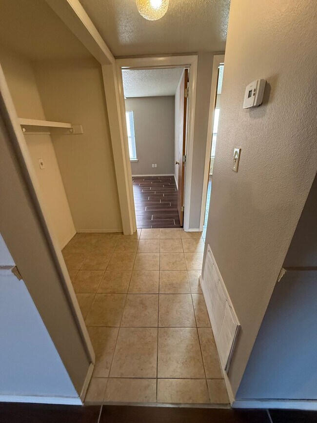 Building Photo - 2239 Alma Blvd