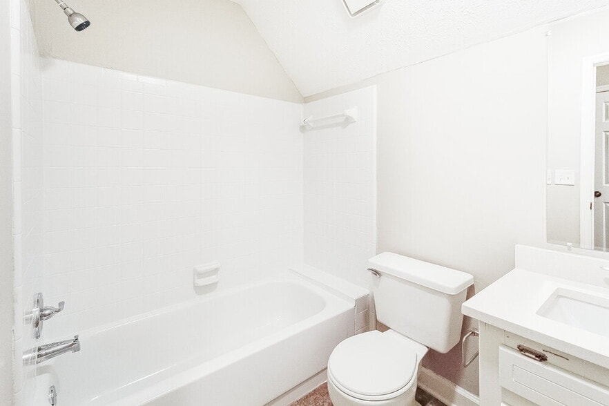 Building Photo - 3138 Calumet Cir NW