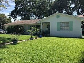 Building Photo - 700 Lindenwood Cir E