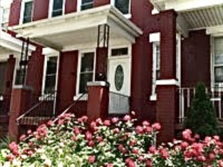 Primary Photo - 520 Kenyon St NW