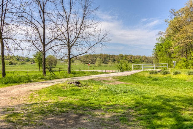 Building Photo - 369 Steele Rd