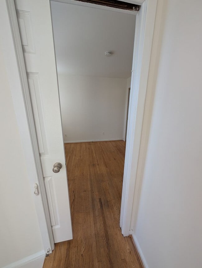 Building Photo - Georgetown Townhouse (Close to the West End and Dupont)