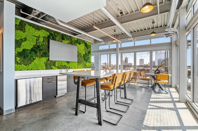 Building Photo - 301 N 7th Ave