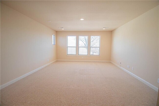 Building Photo - 5503 SW Lavender Ln