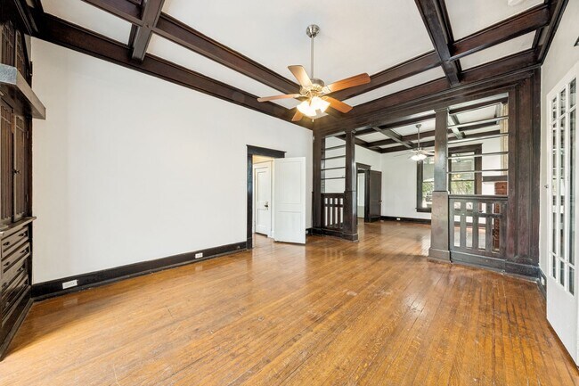 Building Photo - 514 E Park Ave