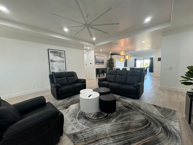 Building Photo - 6129 Lago Grande Dr