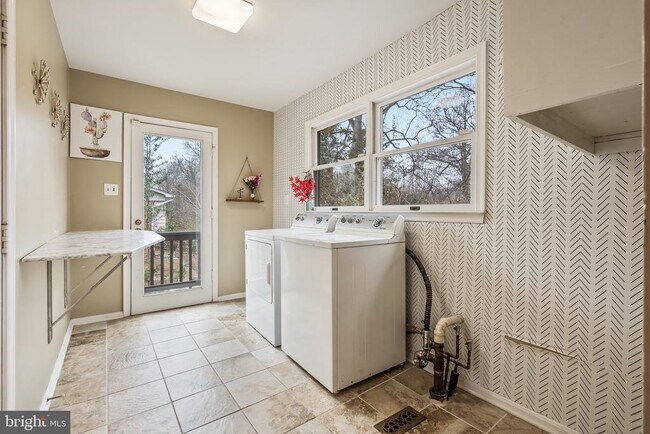 Building Photo - 3116 Wynford Dr