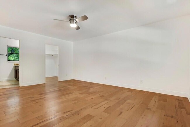 Building Photo - 1708 Fawn Dr
