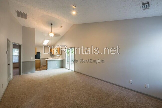 Building Photo - 207 Daventry Way