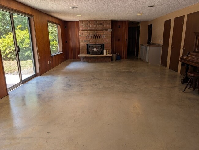 Building Photo - 714 Sapp Rd