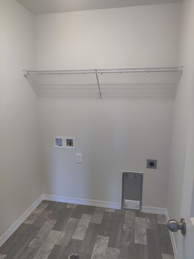 Building Photo - New Home in Enclaves - Close to Barnes Rd!