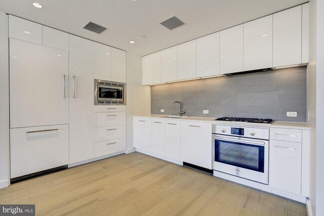 Building Photo - 1111 24th St NW