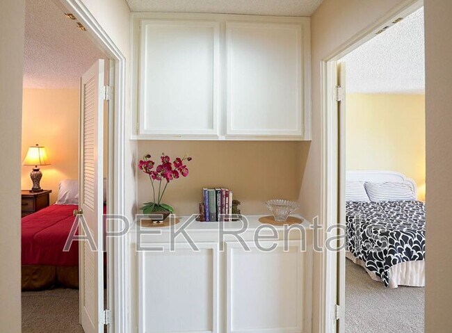 Building Photo - 211 Canyon Cir N