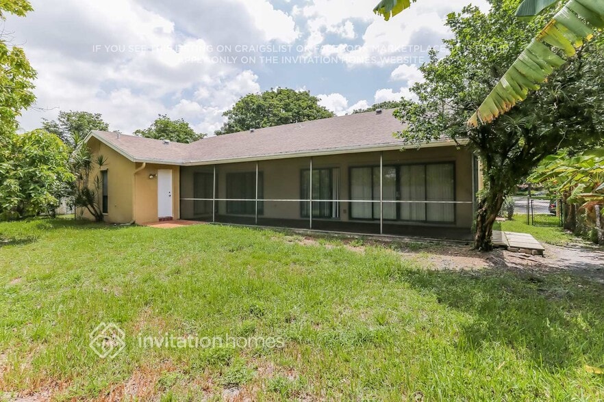 Building Photo - 3914 NW 72nd Dr