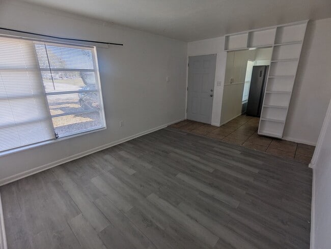 Building Photo - Charming and Spacious 3-Bedroom Home for Rent, furbabies are Welcome!