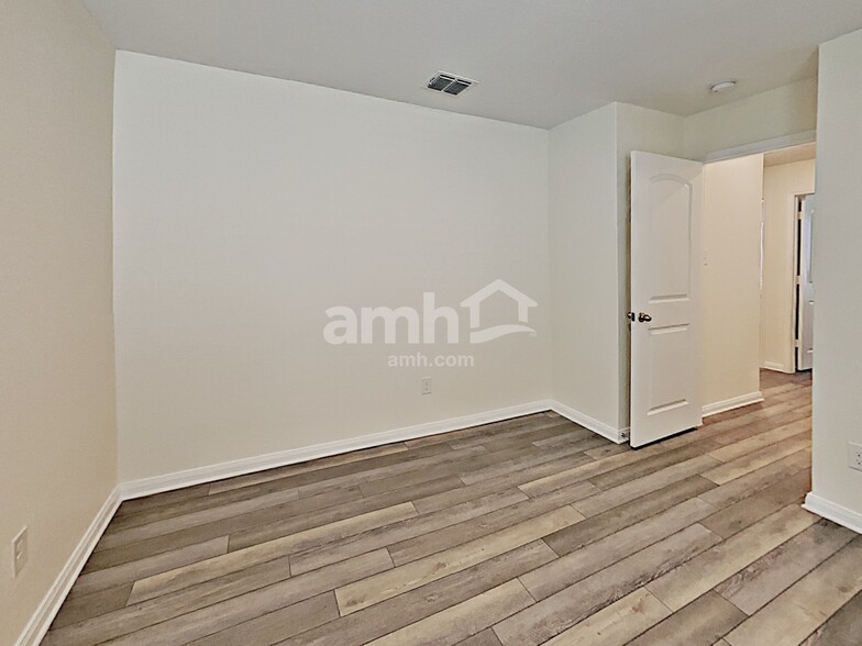 Building Photo - 7906 Cactus Plum Dr