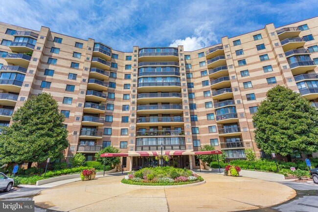 Building Photo - 8370 Greensboro Dr