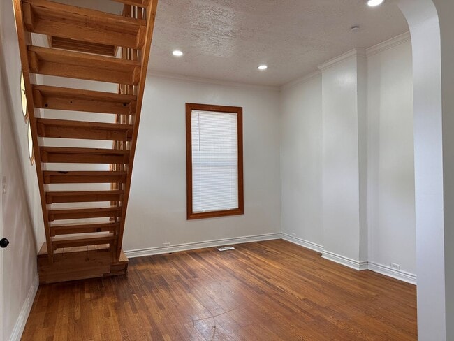 Building Photo - 3 Bedroom Home with 2 Car Garage