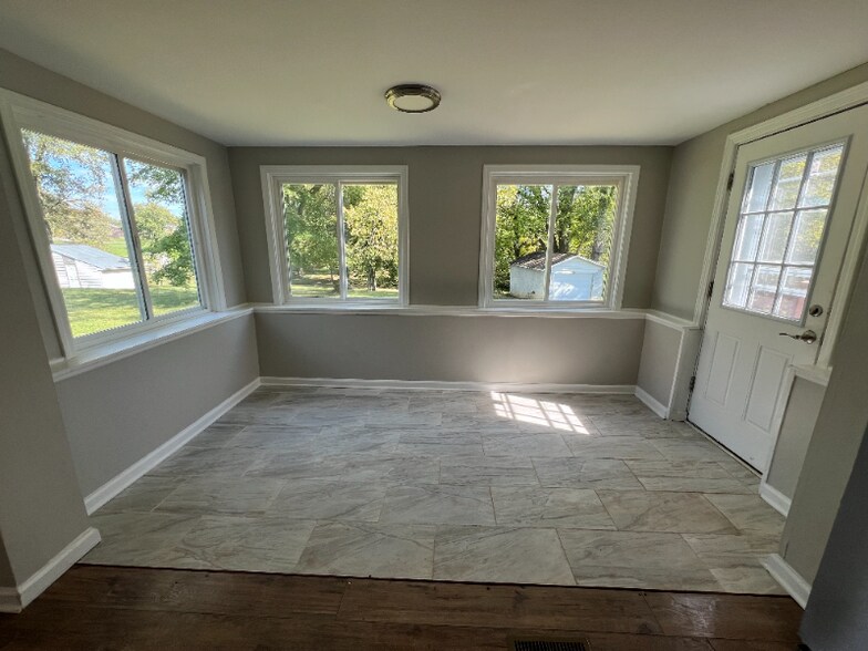 Building Photo - 6416 Walnut Dr