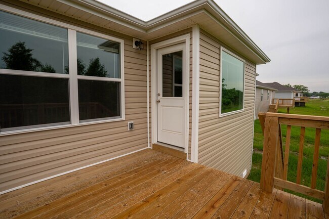 Building Photo - BRAND NEW 3 BEDROOM HOME - BOLIVAR, MO