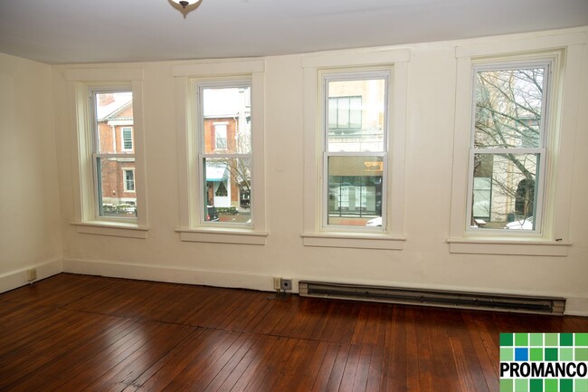 Primary Photo - Putnam Realty - 114 1/2 Putnam Street