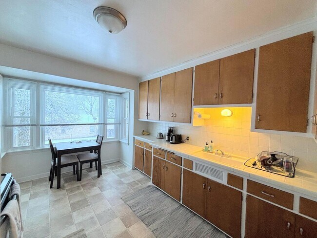 Building Photo - 8505 W Center St