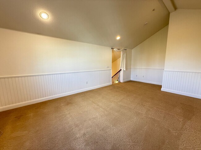 Building Photo - 3687 Whitworth Dr