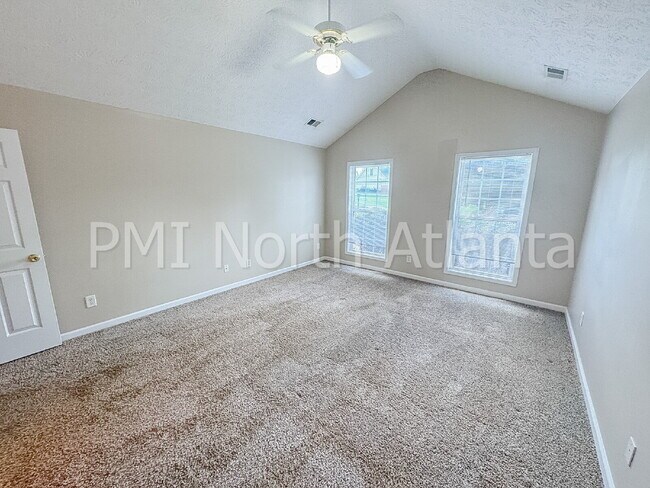 Building Photo - Ranch Style Living! All one floor!