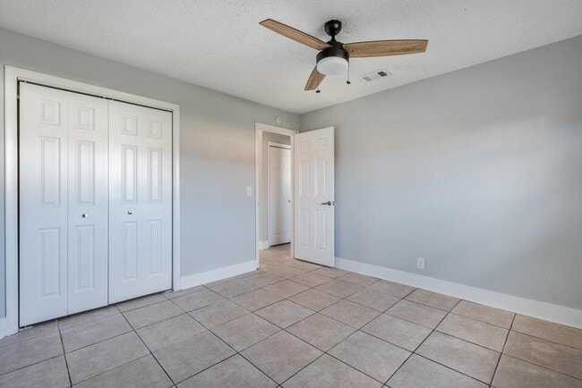 Building Photo - 801 NE 3rd St