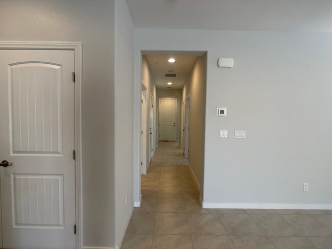 Building Photo - 4 BED 2 BATH 2 CAR GARAGE SINGLE STORY SINGLE FAMILY HOME w/ PAVED BACKYARD IN CADENCE COMMUNITY,...