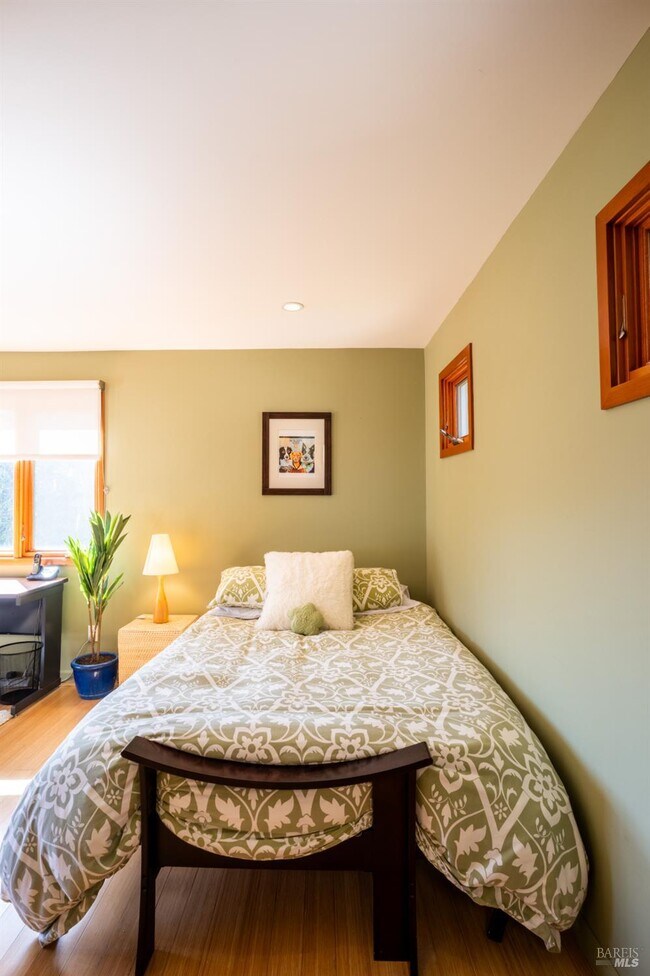 Building Photo - 452 Chestnut Ave