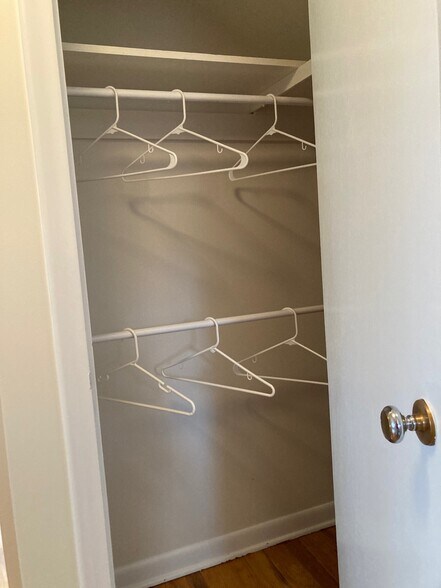 Building Photo - 3097 Lincolnview St