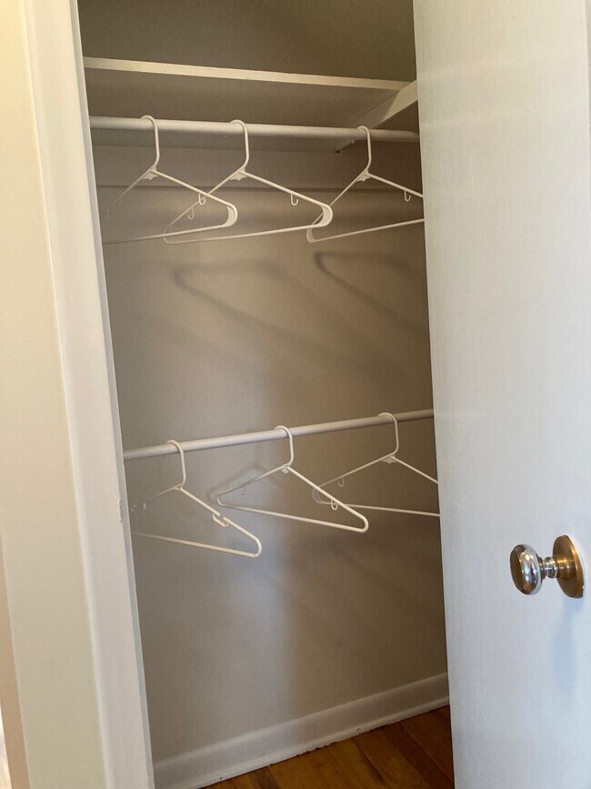 Building Photo - 3097 Lincolnview St