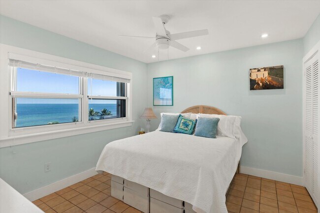 Building Photo - 1 Bedroom 1 Bathroom Furnished Top Floor Direct Ocean View Condo