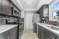 Building Photo - 2037 S Seacrest Blvd