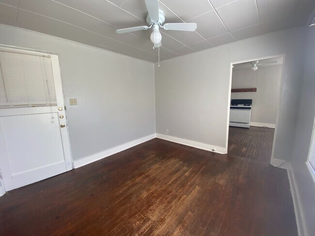 Building Photo - Ave G-5009