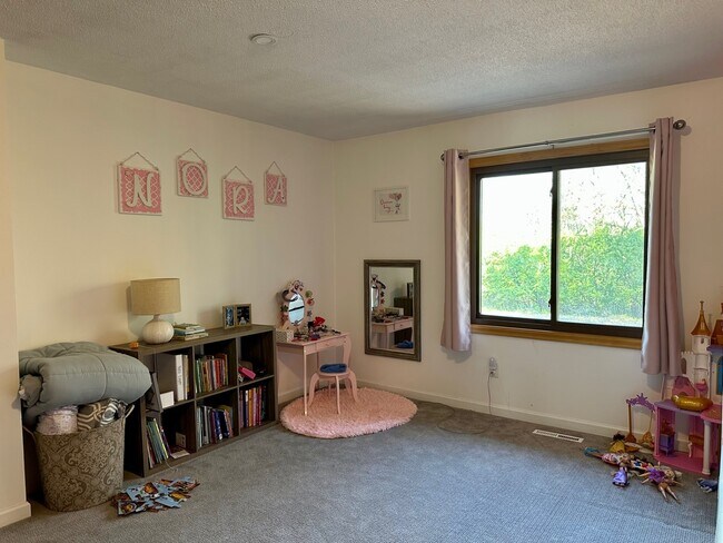 Building Photo - 5345 Wedgewood Dr