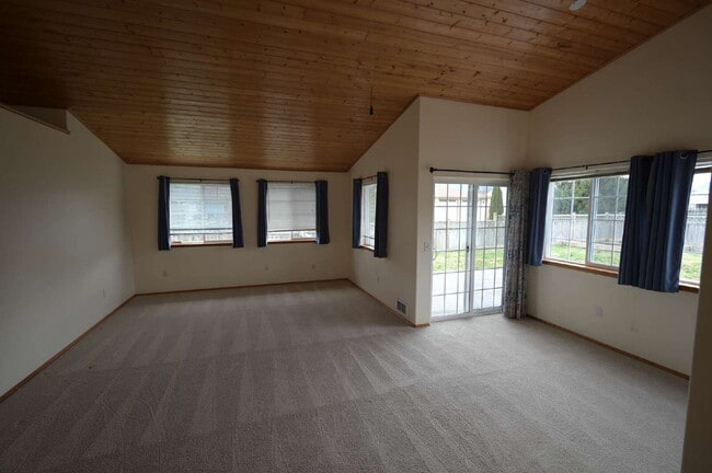 Building Photo - 3 bed 2 bath near Carrie Blake Park, in Sequim