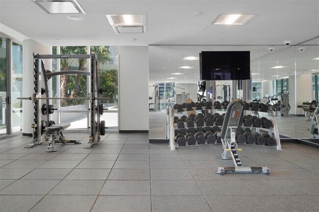 Building Photo - 400 Central Ave