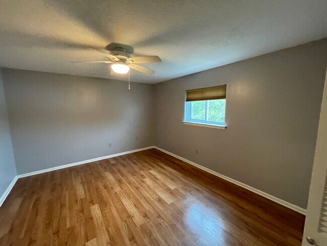 Building Photo - 500 Lake Marina Ave