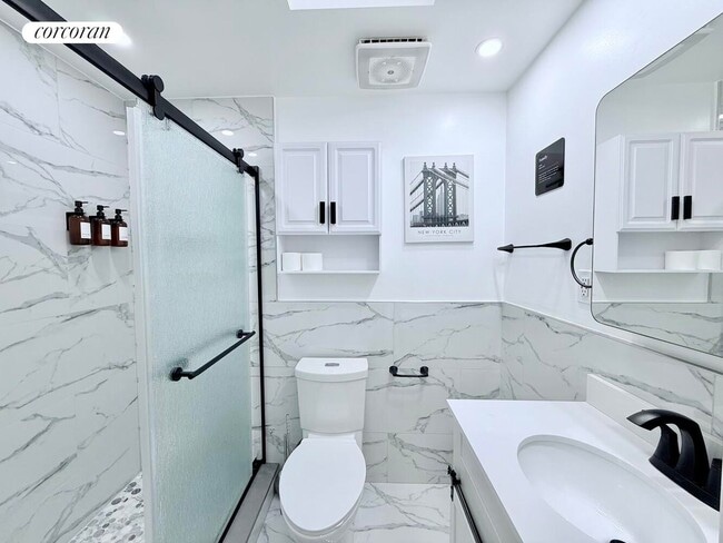 Building Photo - 716 Hancock St