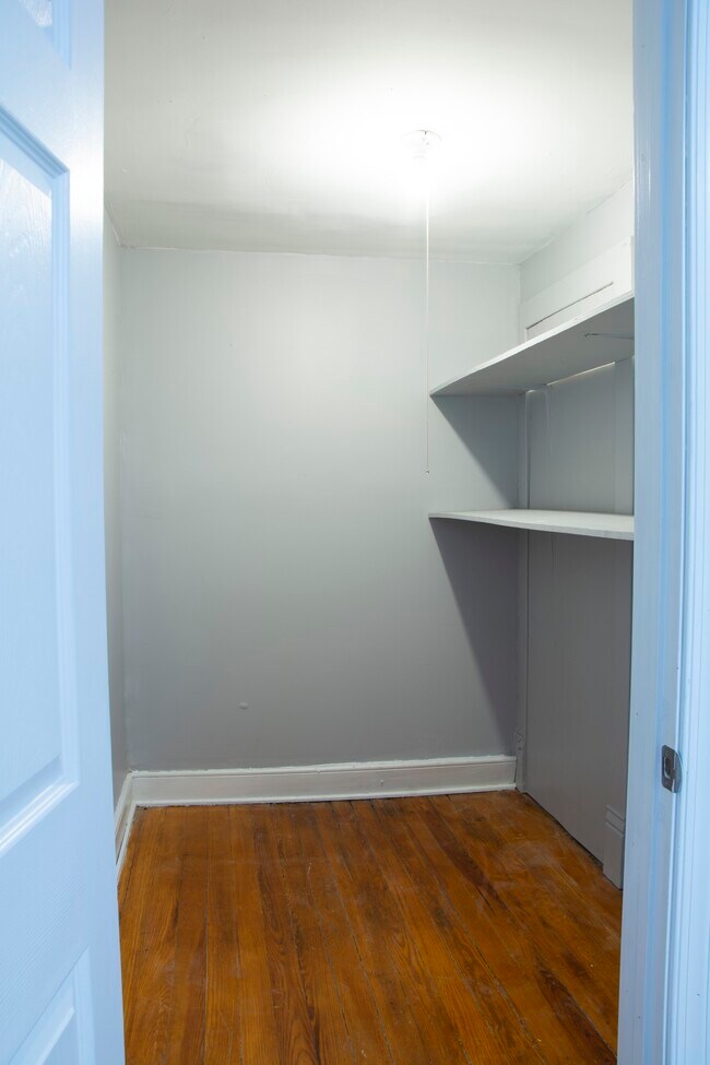 Building Photo - 714 Spring St