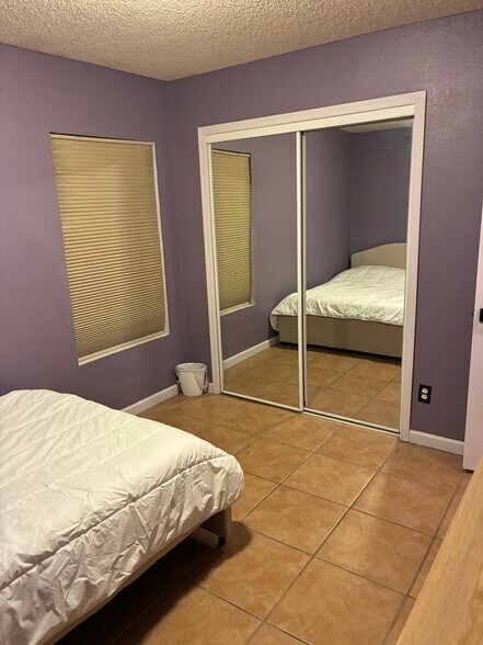 Building Photo - 1308 W 3rd St