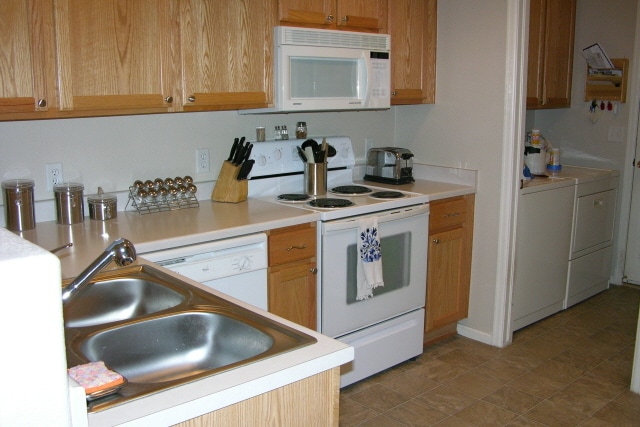 Building Photo - 1905 Dove Creek Cir